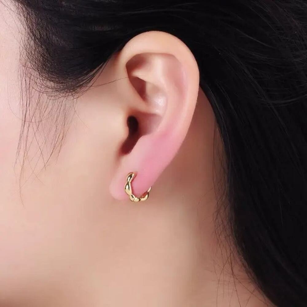 NWT Aim Eternal 14K Gold Filled 11mm Ribbed Square Cartilage Huggie Earrings